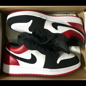 Air Jordan 1 Size 6.5 y (gs) like new with box